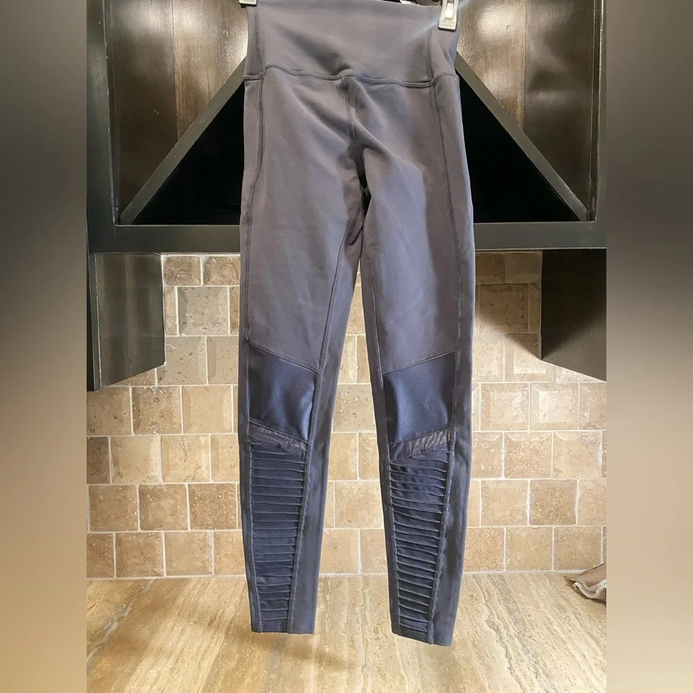 ALO YOGA High Waist Moto Leggings (S) Anthracite: Dark Gray. - Picture 7 of 8